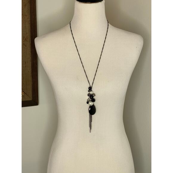 Elegant Long Black & Pearl Cluster Pendant Necklace - Picture 9 of 9